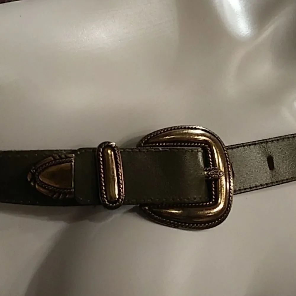 Genuine leather. Green bel